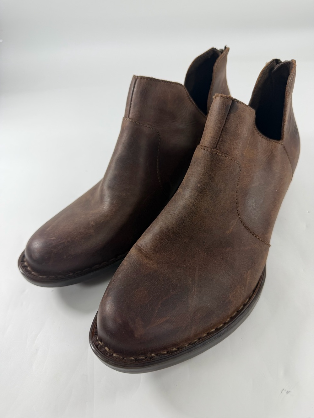 Born Kerri Brown Leather Ankle Boots Back Zip V-Cut Booties BR0012006 Womens 9.5